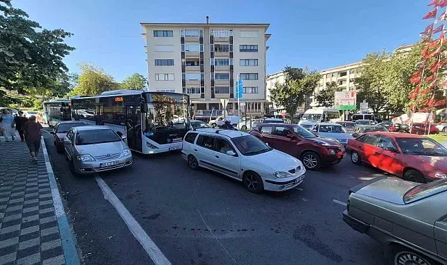 Her 3 kişiye 1 araç düşüyor: Mesai bitince Hükümet Caddesi kilitleniyor