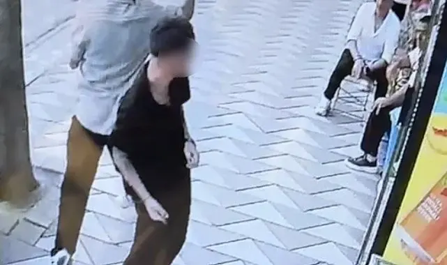 Sokak ortasında bıçaklı ve silahlı kavga: 1 yaralı