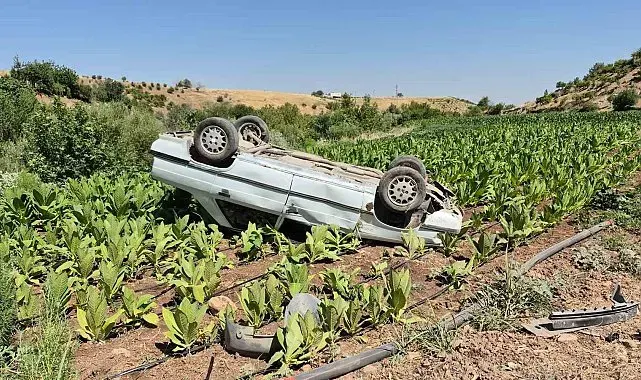 Adıyaman'da takla atan otomobildeki 3 kişi yaralandı