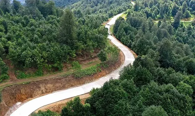 Yeşil Yol'da beton yol çalışmaları sürüyor