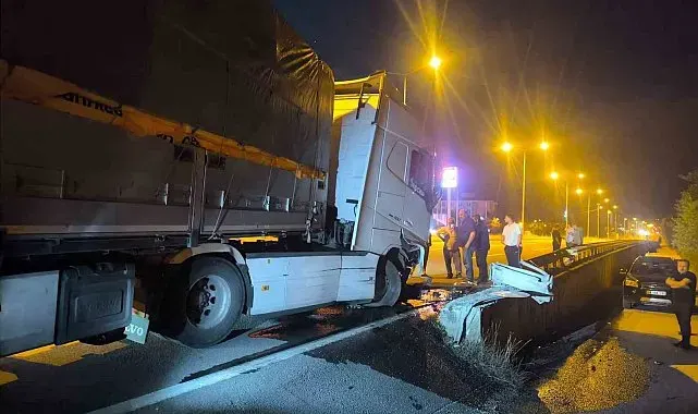 Bolu'da kontrolden çıkan tır bariyerlere çarptı