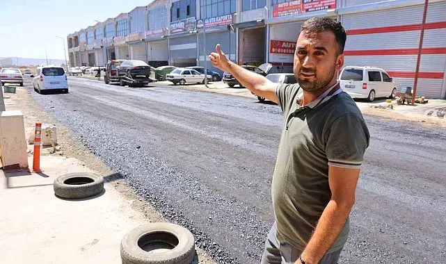 İlçe belediyesinin sorumluluğundaki yollar esnafın mağduriyeti üzerine Kahramanmaraş Büyükşehir Belediyesi tarafından yapılıyor