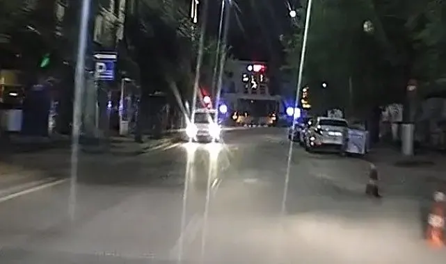 Yasak dinlemeyip ters yöne girdi: O anlar araç içi kamerasına yansıdı
