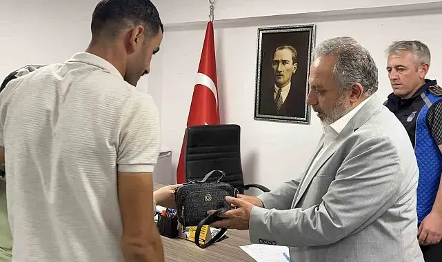 Kayseri'de mesire alanında unutulan 700 bin TL değerindeki ziynet eşyasını belediye ekipleri buldu