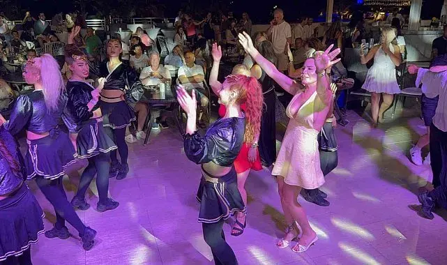 Türk gecesi turistlerden tam not aldı