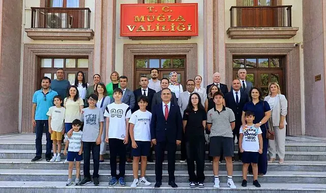 Muğla Valisi Dr. İdris Akbıyık, LGS şampiyonlarını altınla ödüllendirdi