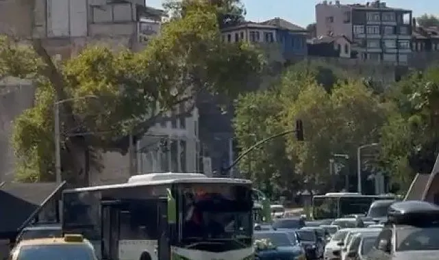Bursa'da düğün konvoyunun önünü bu sefer otobüs kesti