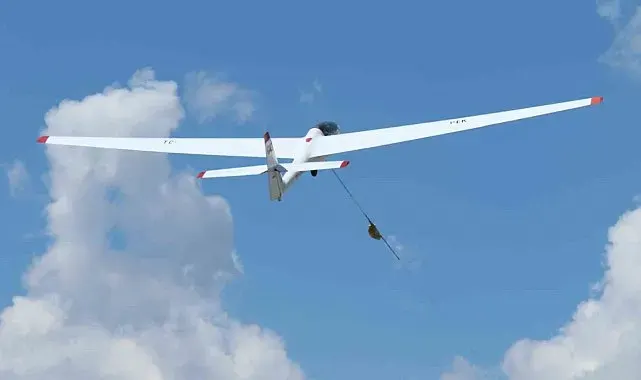 Erkek arkadaşına doğum gününde planör uçuşu hediye etti