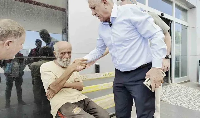 Geçmişini unutup sokaklarda yaşamaya başlayan adam, devletin şefkat elini uzatmasıyla bambaşka bir görünüme kavuştu