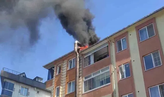 Eyüpsultan'da fırının havalandırma borusunda çıkan yangın çatıya sıçradı