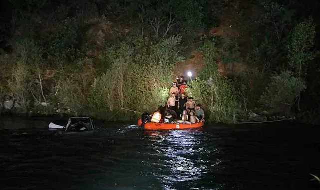 Munzur Nehri'ne yuvarlanan araçtan atlayan kadın hayatını kaybetti