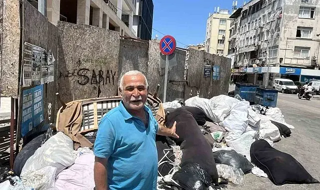 Seyhan'da çöp konteynerleri taştı, cadde ve sokaklar çöple doldu