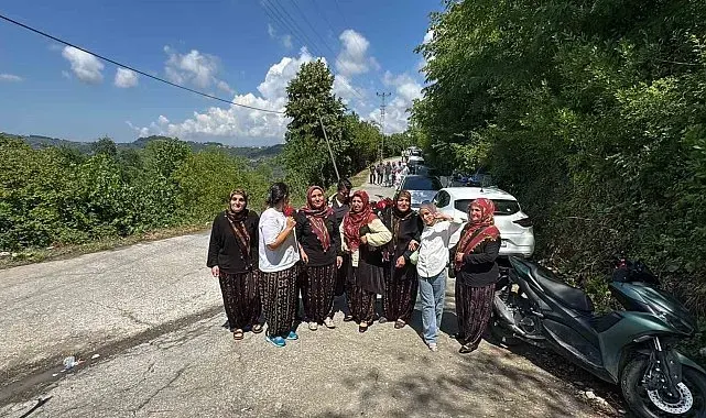 Alaplı'da asırlık düğün geleneği: Kadınlar davul zurna eşliğinde karşılanıyor