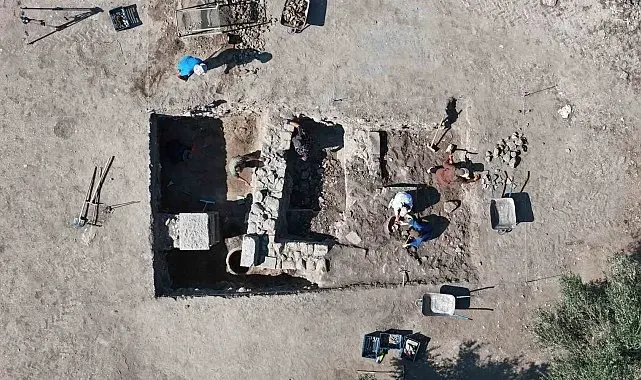 Bin 500 yıllık dibek ve bin 300 yıllık depo küpleri bulundu