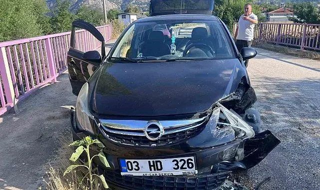 Bilecik'te iki otomobil kafa kafaya çarpıştı: 1 yaralı