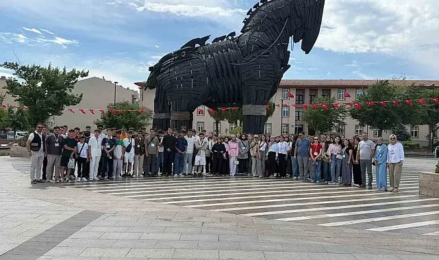 Ağrılı öğrencilerin "1071 Ruhundan Türkiye Yüzyılı Vizyonuna" eğitim yolculuğu sürüyor