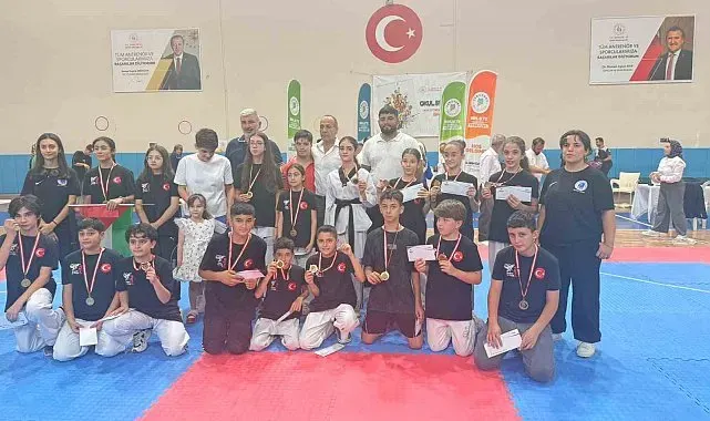 Minik tekvandocular şampiyonayı 18 madalyayla tamamladı
