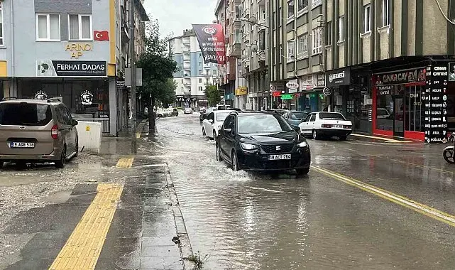 Çorum'da sağanak sonrası sokaklar göle döndü