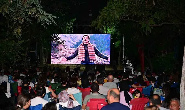 Manisa'da Açık Hava Sinema Geceleri nostalji rüzgarı estiriyor