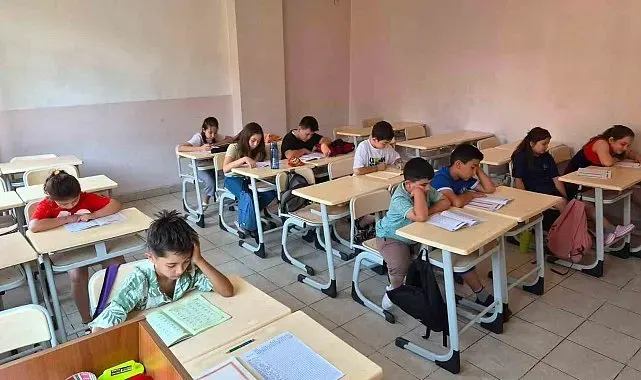 Eskişehir'de gençler yaz okulunda hem eğleniyor hem öğreniyor