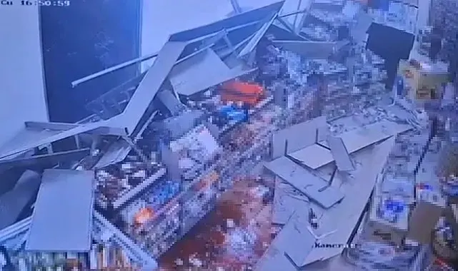 Kontrolden çıkan otomobil markete daldı, vatandaşlar ölümden döndü