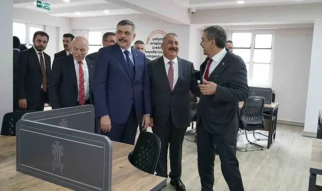 Bakan Çiftçi ve Bakan Tekin'den Palandöken Belediyesi'ne övgü