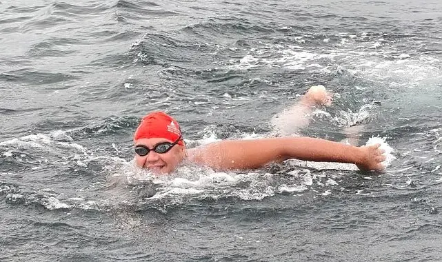 Otizmli yüzücü Tuna Tunca'dan Kuzey Kanalı'nda tarihi başarı