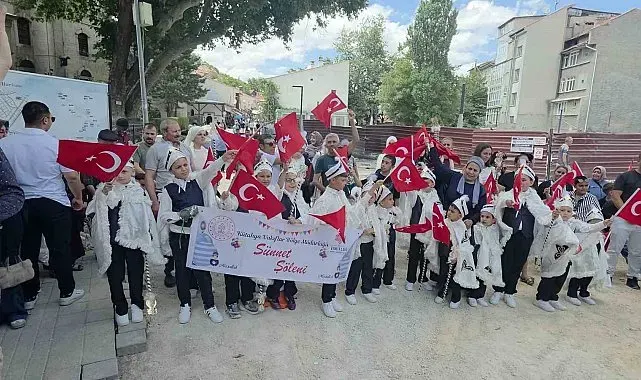 Kütahya'da 27 çocuk için vakıf geleneğiyle sünnet şöleni düzenlendi