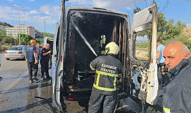 Diyaliz hastasını taşıyan hasta nakil aracı alevlere teslim oldu