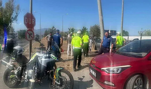 Otomobil aydınlatma direğine çarptı: 2 yaralı