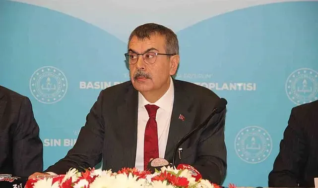 Bakan Tekin: "Hedefimiz 19 Ağustos'ta kazmanın vurulmasını sağlayacak takvimi hayata geçirmek"