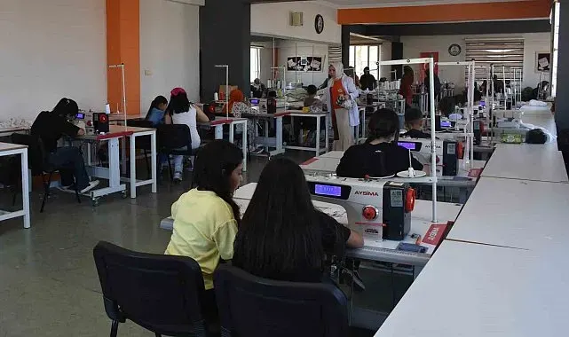 Şahinbey'de minik terziler iş başında