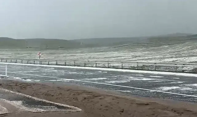Dağlar beyaza büründü, yol ulaşıma kapandı