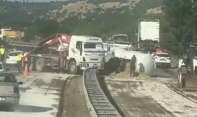 Yakıt tankeri devrildi, kara yolunda ulaşım aksadı