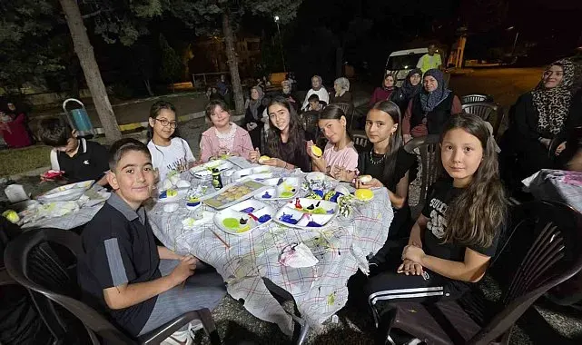 Taşlar minik ellerde sanata dönüştü