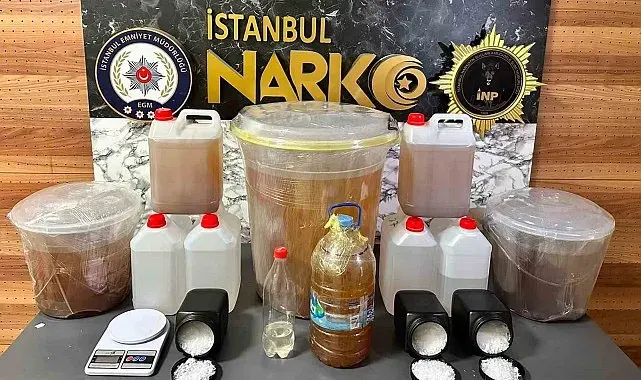 İstanbul'da otoyolda nefes kesen takip: Minibüse uyuşturucu baskını