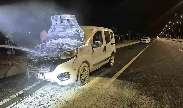 Batman'da seyir halindeki araç alev aldı