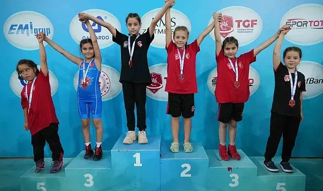 Tokatlı minik güreşçiler, Türkiye Şampiyonası'ndan 5 madalyayla döndü