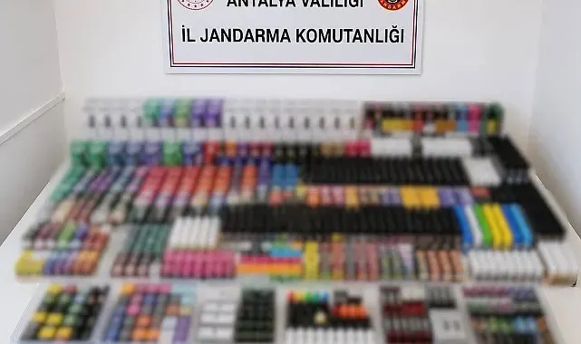 Antalya'da kaçak elektronik sigara operasyonu
