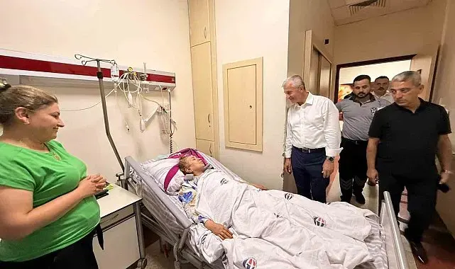 Tahmazoğlu'ndan hastalara moral, sağlık çalışanlarına destek ziyareti