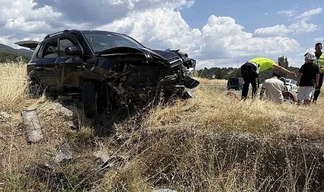 Kastamonu'da cip refüje çarptı: 5 yaralı