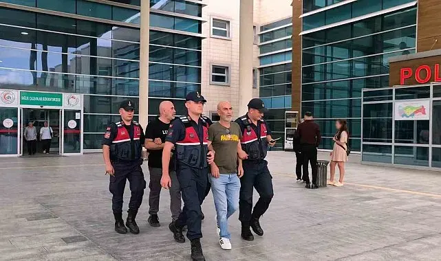 Ünlü yönetmen Ezel Akay ve kardeşi adliyeye sevk edildi