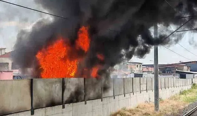 Ankara'da boş arazide çıkan yangın tren istasyonuna sıçradı