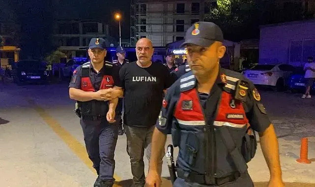 Uyuşturucudan gözaltına alınan Ezel Akay'ın kenevir tarlasına çevirdiği evinden şok görüntüler