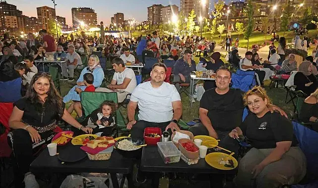 Talas'ta yaz akşamları açık hava sinemasıyla renklendi