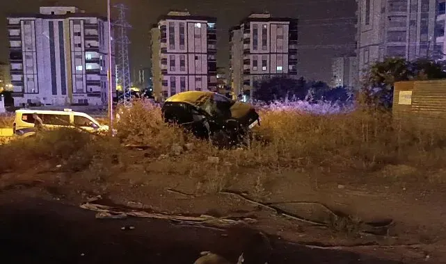 Adana'da takla atan otomobildeki 2 kişi yaralandı