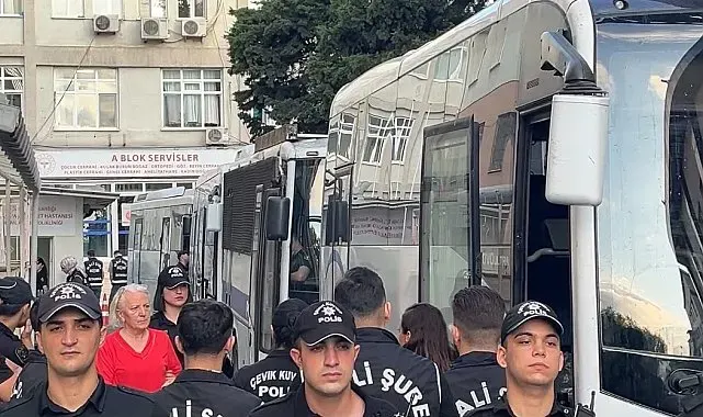 İzmit Belediyesi'ne yönelik soruşturma kapsamında gözaltına alınan şüpheliler, İstanbul'da sağlık kontrolünden geçirildi