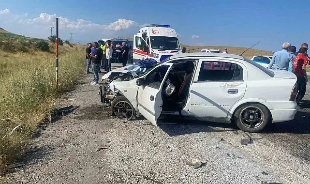 Tatvan'da iki otomobil çarpıştı: 6 yaralı