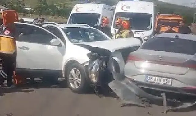 Kars'ta zincirleme kaza: 8 yaralı