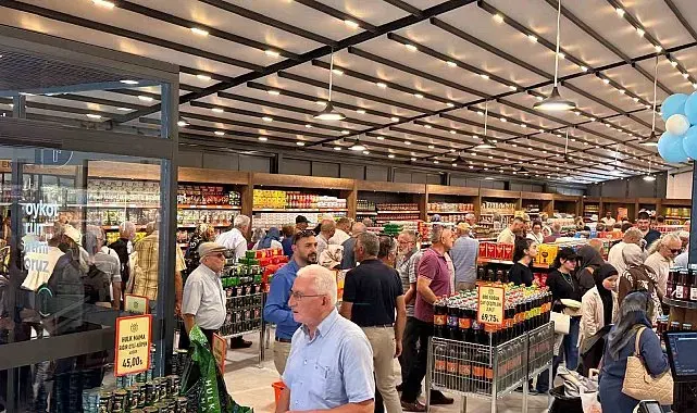 Hanımeli Yöresel Market'in bininci müşterisine sürpriz hediye